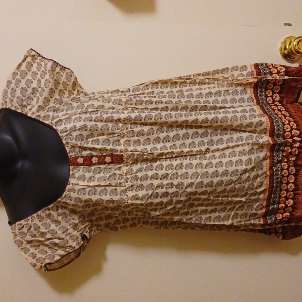 Short sleeve shirt with waist strings